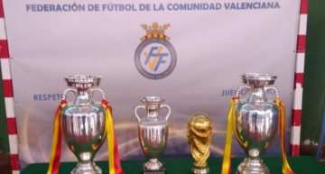 Los trofeos de la Selección brillaron en su visita a Vilafamés