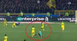 VÍDEO: Un árbitro francés ‘enloqueció’ transitoriamente, soltó una patada y expulsó a un jugador… ¡por no hacer nada!