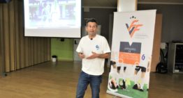 Igor Oca repasó su amplia experiencia como entrenador en su charla FFCV en Ribarroja