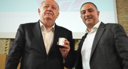 La FFCV condecora a José Manuel Llaneza con la Medalla de Oro