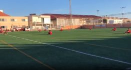 Las ‘sentadas’ en el fútbol valenciano se suceden en protesta por la discriminación a sus competiciones