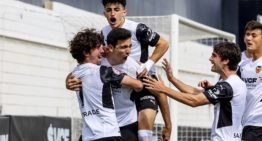 De cabeza y en cabeza: el balón parado mantiene líder al Valencia Mestalla