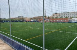 La Fundación Deportiva Municipal renueva el césped de los campos de fútbol de Beniferri, Pont de Fusta y Tres Creus
