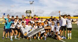 El Infantil A del Valencia CF gana su competida liga al Villarreal CF