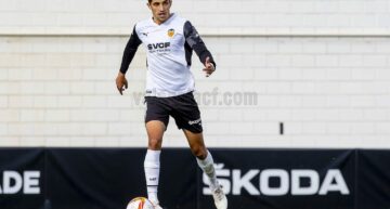 Adri Bosch, central del Valencia Mestalla, se marcha al Granada CF