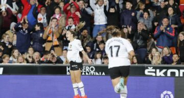Una estelar Asun Martínez le da la victoria al Valencia en el derbi ante el Levante (4-2)