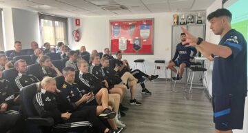 Técnicos de la Asociación de Fútbol de Södermanlands visitan la Academia del VCF