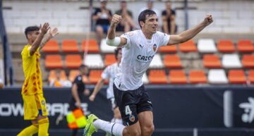 Acuerdo entre el Valencia CF y César Tárrega para renovar hasta 2027