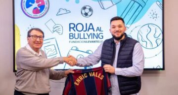 La Fundación Levante UD firma un convenio con el psicólogo Enric Valls para luchar contra el ‘bullying’