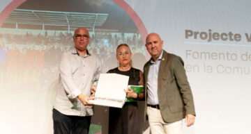 El Área Valenta recibe un premio por ‘la promoción del fútbol femenino en la Comunitat’ en Benetússer