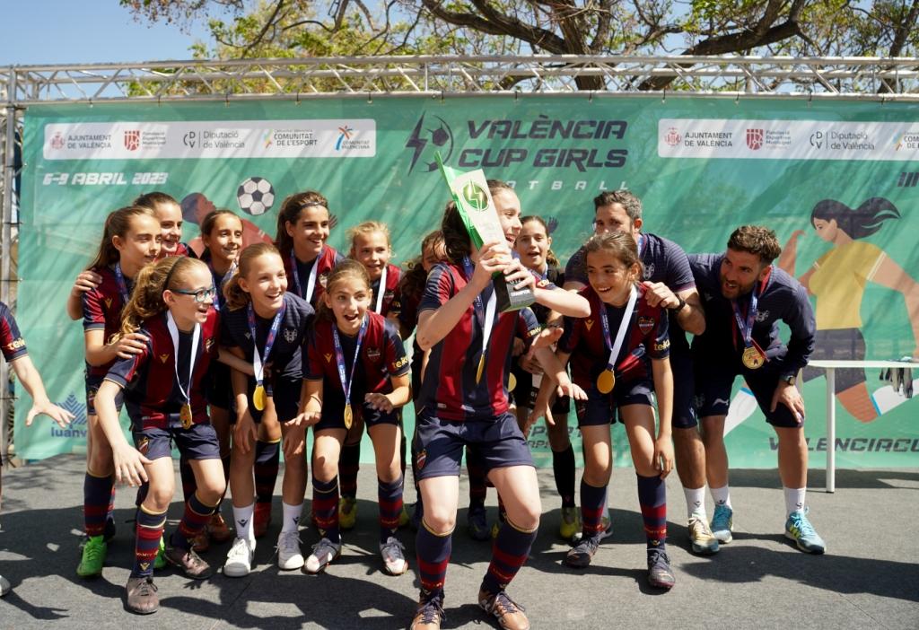 Las inscritas en la Valencia Cup Girls disfrutarán de precios especiales para el Levante-Barça en el Ciutat